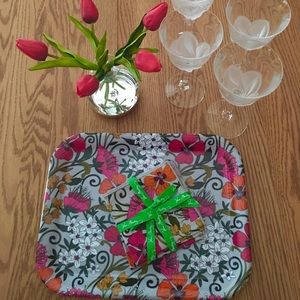 NWOTVera Bradley Serving Platter 4 fabric  napkins